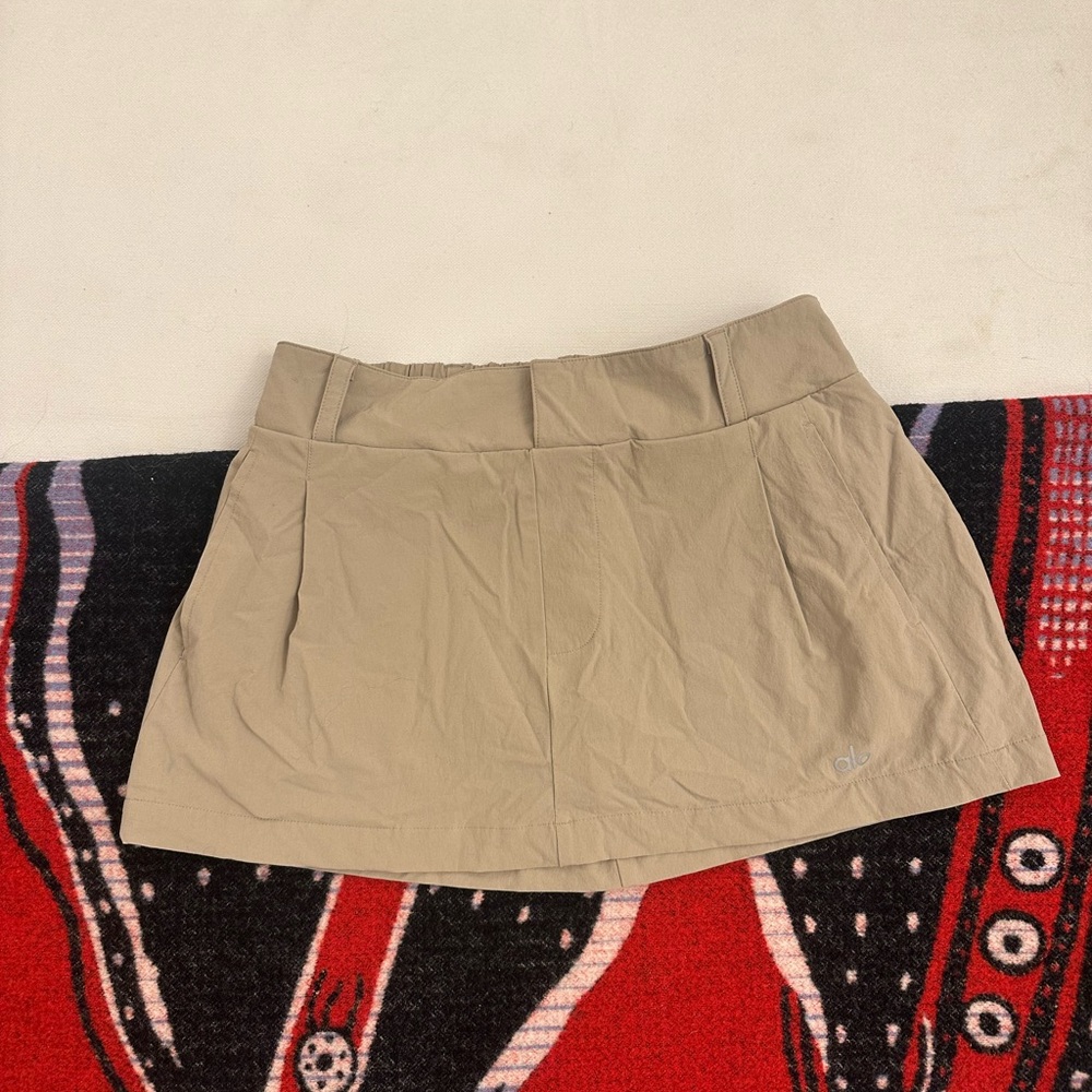 ALO Yoga Tan Skort - Picture 2 of 4